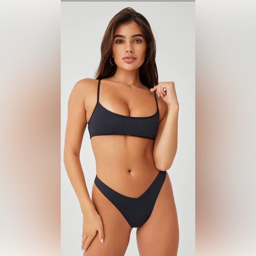Frankie’s Bikinis - Dallas Bralette Bikini Top - Black - M